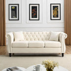 Canapé Chesterfield 3 places en velours beige avec accoudoirs roulés, garniture cloutée et 2 coussins