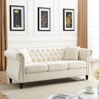 Canapé Chesterfield 3 places en velours beige avec accoudoirs roulés, garniture cloutée et 2 coussins