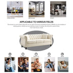 Canapé Chesterfield 3 places en velours beige avec accoudoirs roulés, garniture cloutée et 2 coussins