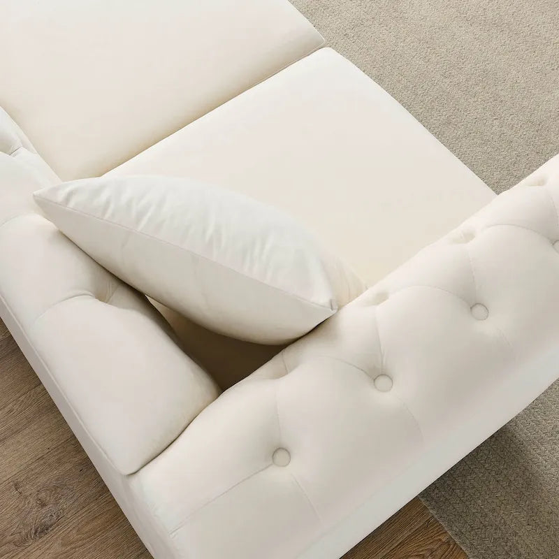 Canapé Chesterfield 3 places en velours beige avec accoudoirs roulés, garniture cloutée et 2 coussins