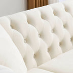 Canapé Chesterfield 3 places en velours beige avec accoudoirs roulés, garniture cloutée et 2 coussins