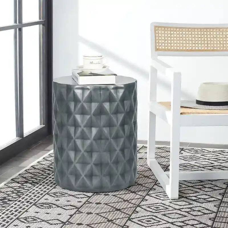Table d'appoint ronde avec finition effet béton, utilisation intérieure et extérieure