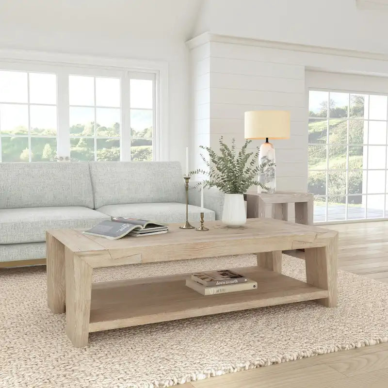 Table basse en chêne rustique avec des accents en queue d'aronde
