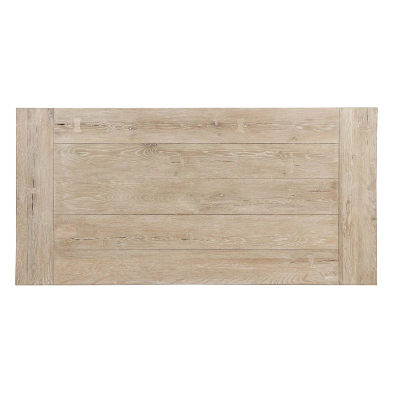 Table basse en chêne rustique avec des accents en queue d'aronde